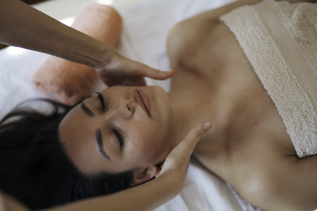 EMS Face Fitness in London – Sculpt, Lift, and Reduce Puffiness